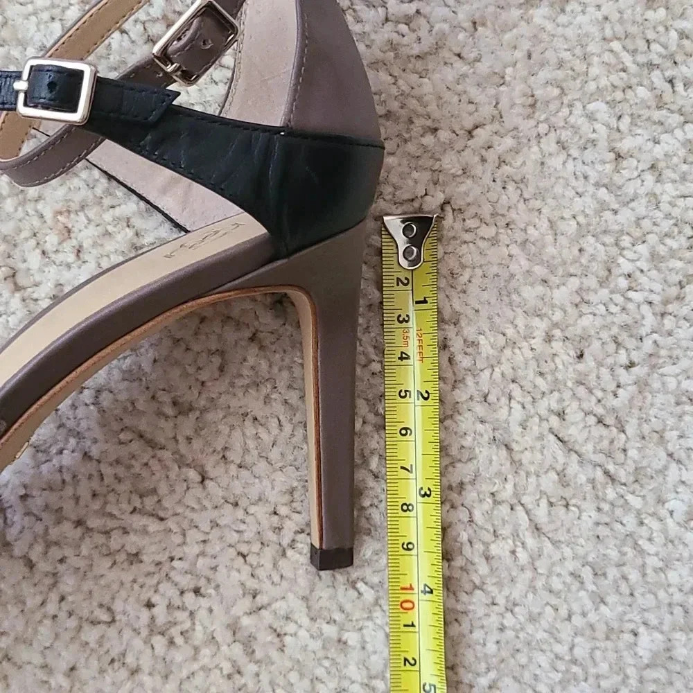 Ann Taylor Pumps size 9M - Picture 7 of 7